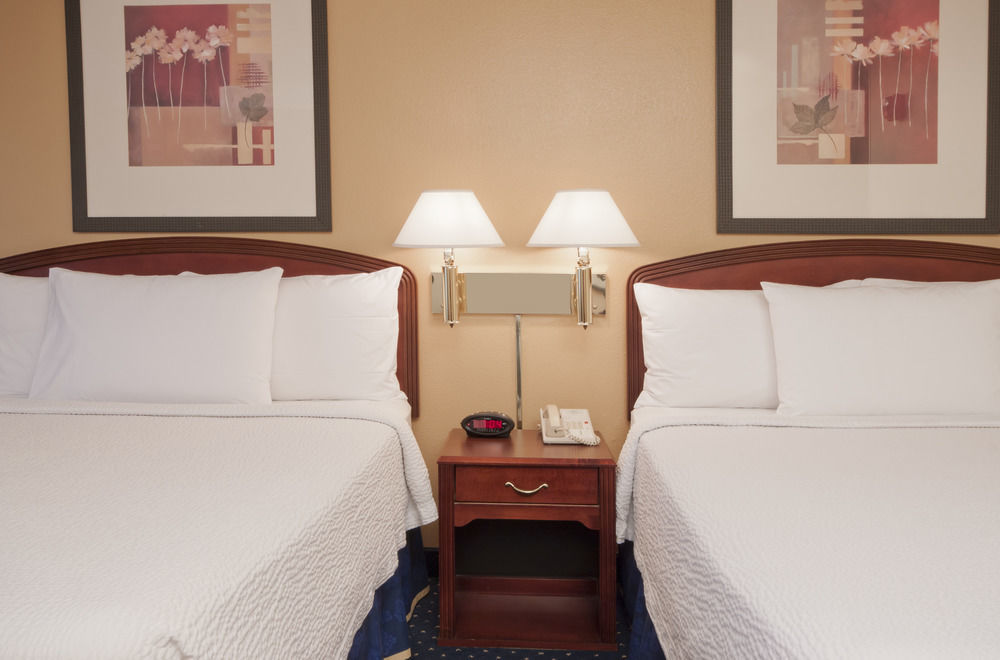 คอร์ตยาร์ด โบมอนต์ Hotel ภายนอก รูปภาพ