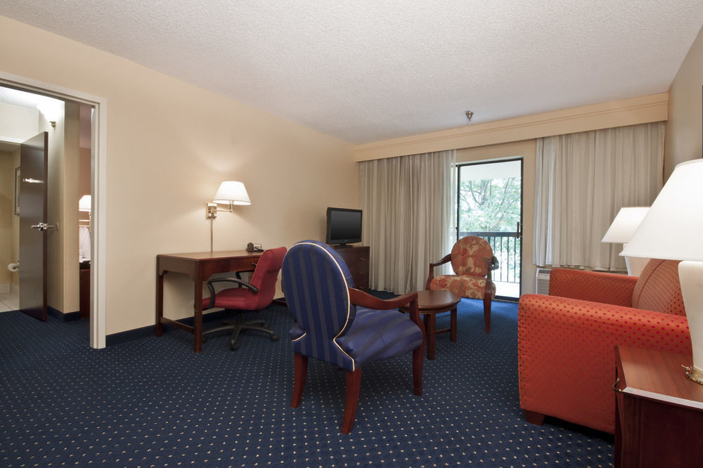 คอร์ตยาร์ด โบมอนต์ Hotel ภายนอก รูปภาพ
