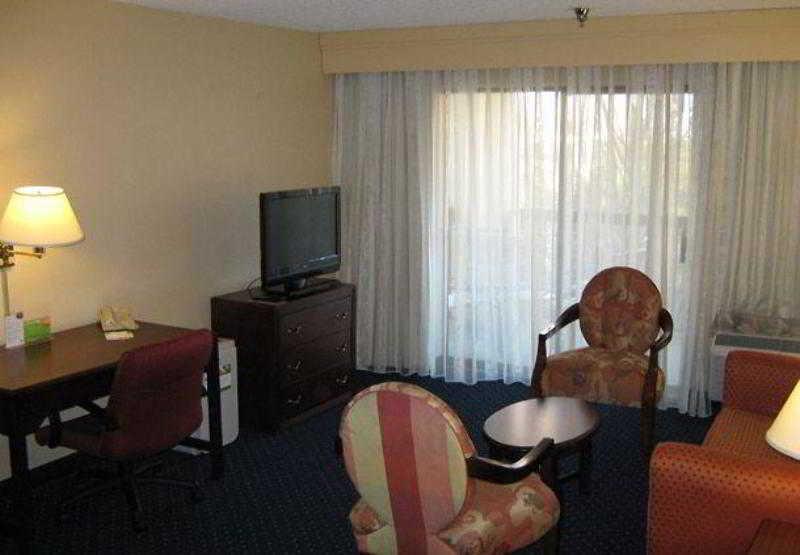 คอร์ตยาร์ด โบมอนต์ Hotel ภายนอก รูปภาพ